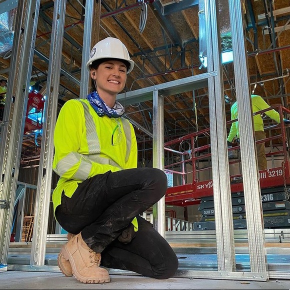 Meet your Posher, Kelly - Picture 2 of 2